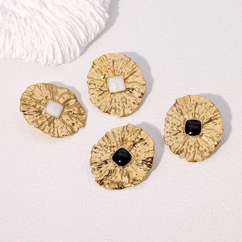 Waterproof Vintage Medieval French Light Luxury High-end Earrings Retro Temperament Design Stainless Steel Stud Earrings Women