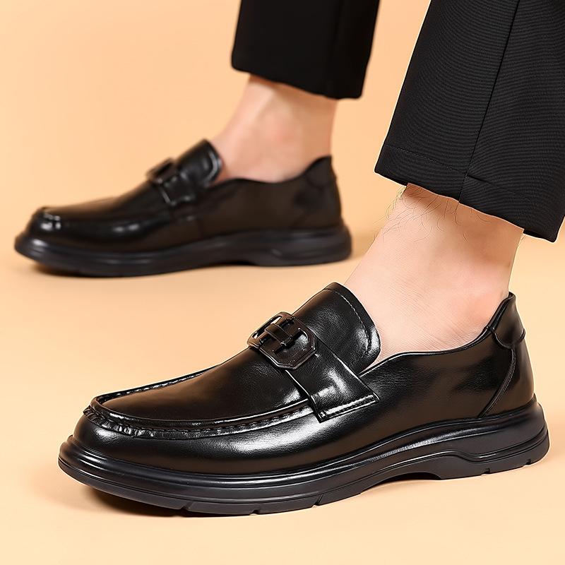 Men's shoes 2025 spring round head horse buckle casual Doudou shoes one pedal trend versatile soft leather business leather shoes