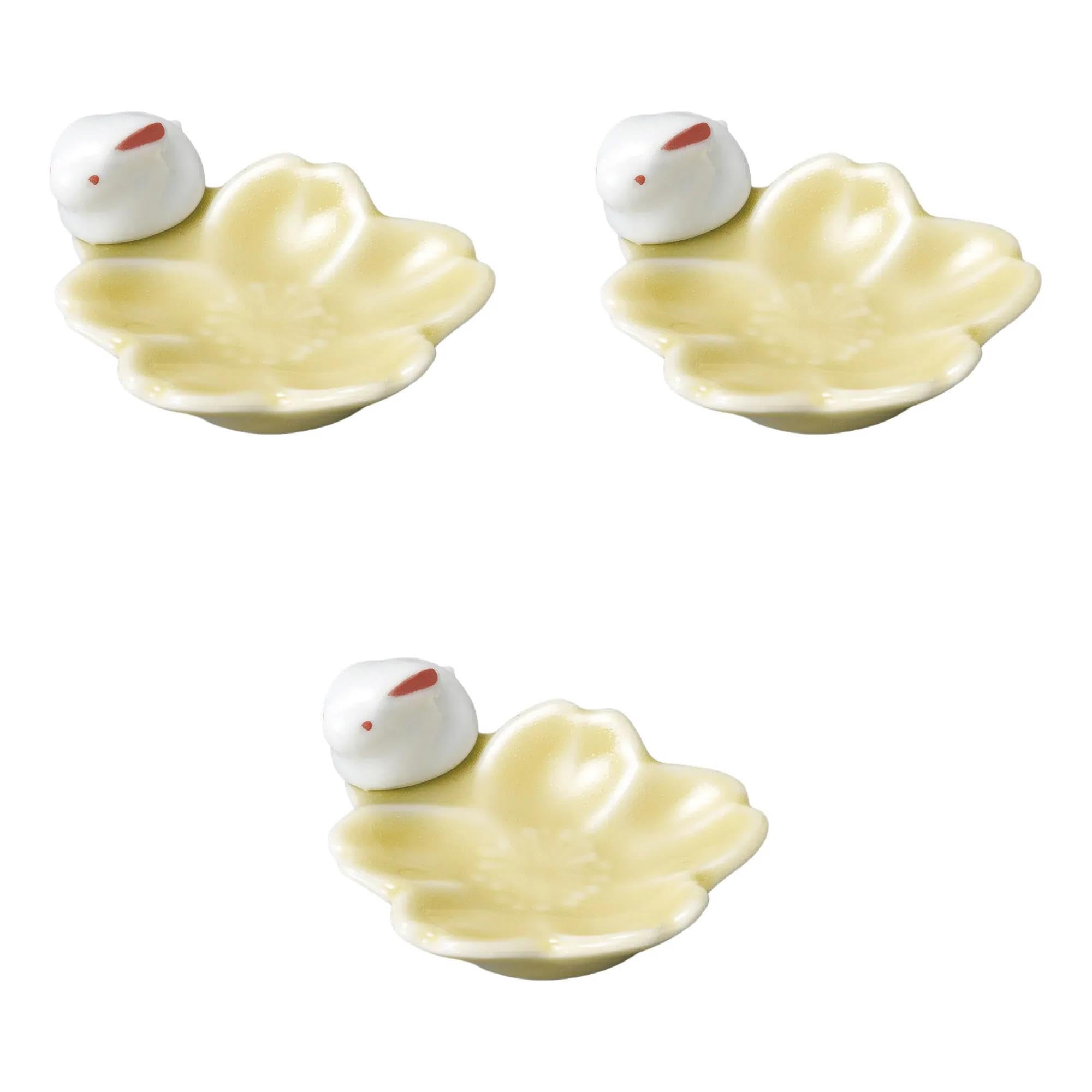 

Set of 3 Yellow Sakura Rabbit Flower Chopstick Rests x 4 x 2 Chopstick Rests by Setomonohonpo [4.5 cm] жёлтый