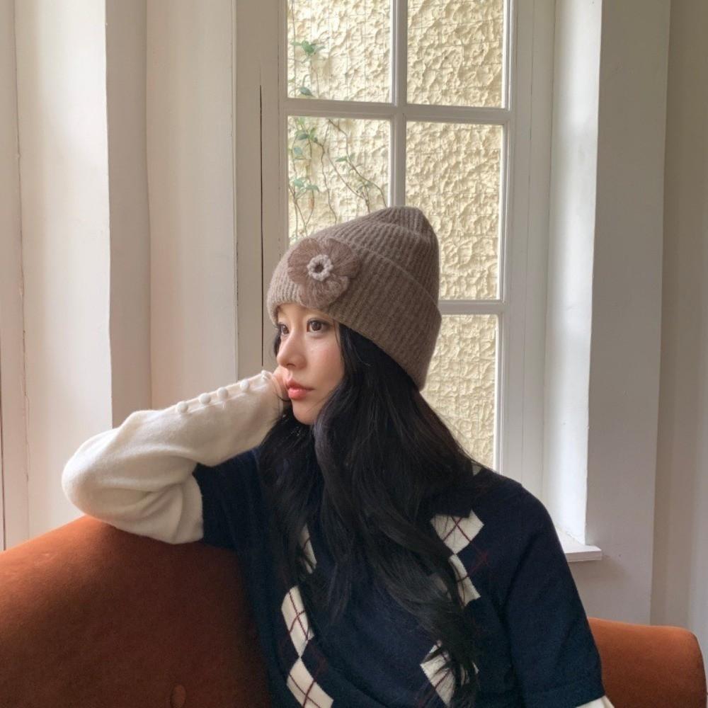 Polyester Warm Fall Winter Hat 3D Flower Handmade Beanie Floral Knitted Beanie Hat  Outdoor Wear