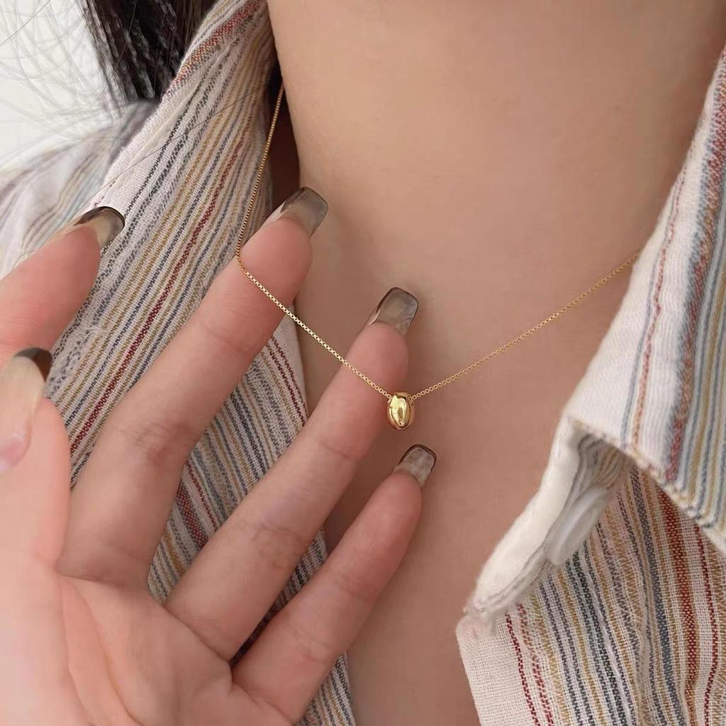 Elegant Metal Heart Clavicle Necklace for Women - Light Luxury Design