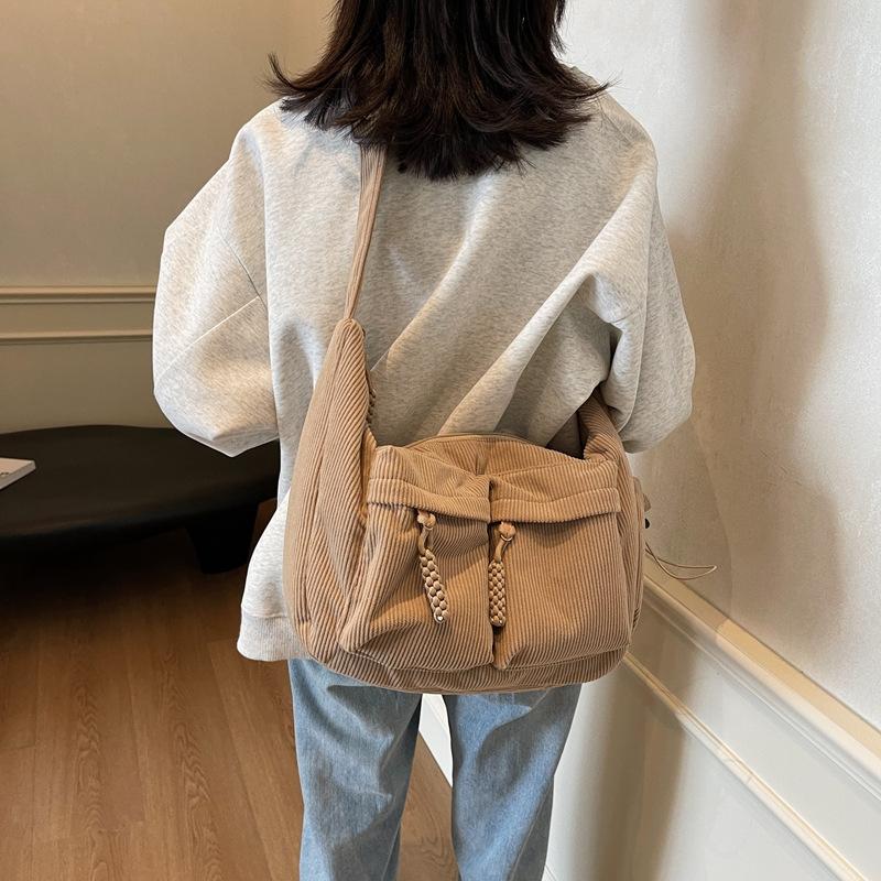 Fashion large-capacity tote bag niche design handbag simple and versatile shoulder bag work messenger bag women