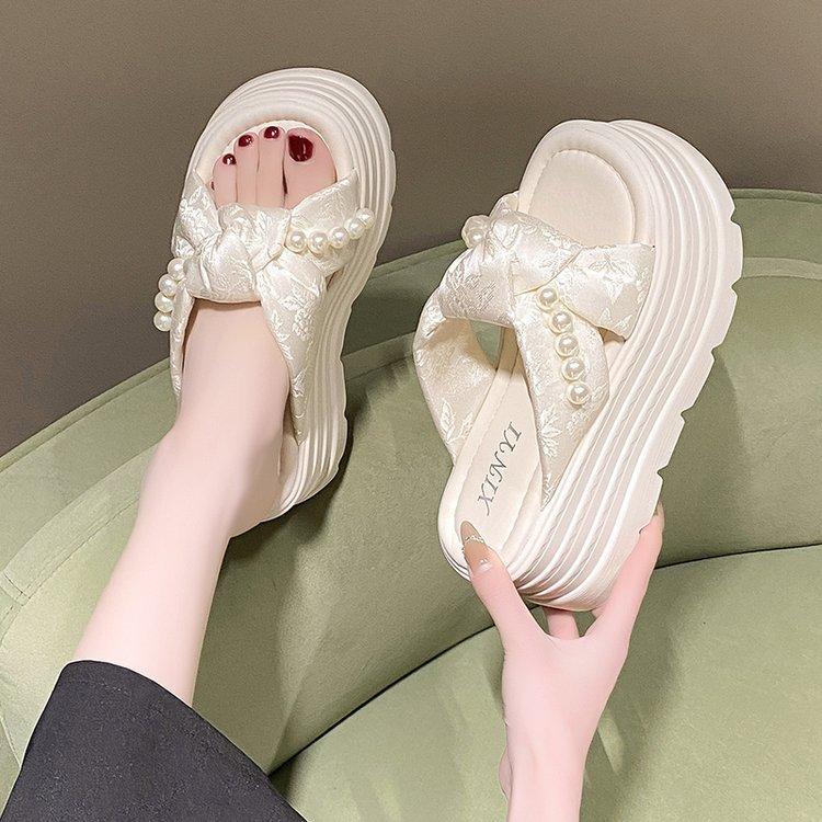 2025 spring and summer new cool slippers muffin thick bottom small bow pearl thick bottom fashion slippers