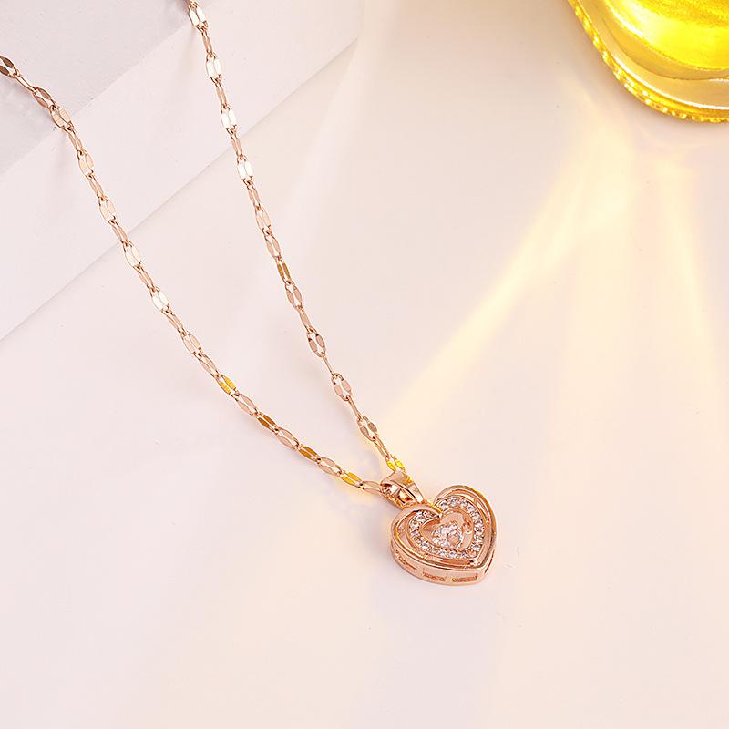 Fashionable Heart Shaped Titanium Steel Necklace with Moving Pendant, Light Luxury Clavicle Chain for Women, Trendy Minimalist