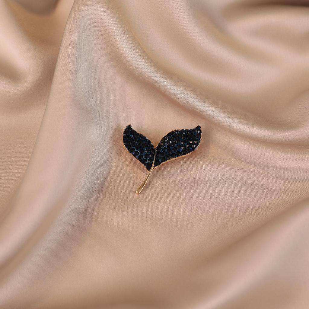 Elegant Pearl Brooch for Women's Suits - High-End Jewelry Pin