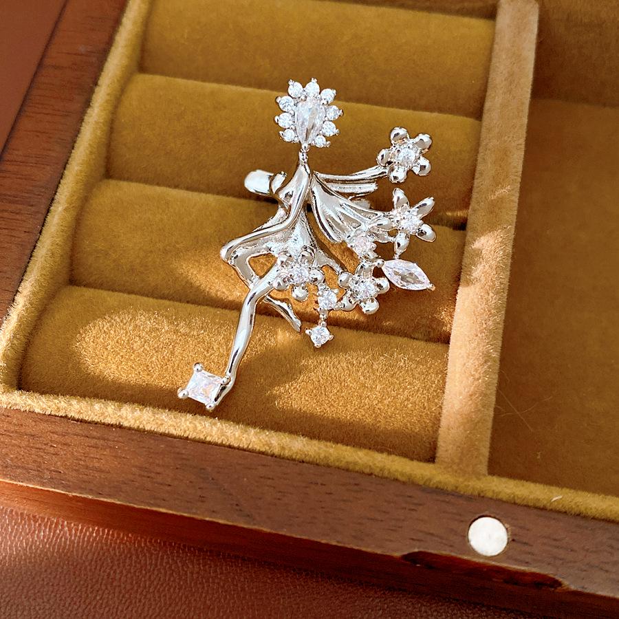 Zircon Flower Geometric Ear Clip: Non-Piercing, Stylish Design for Women.
