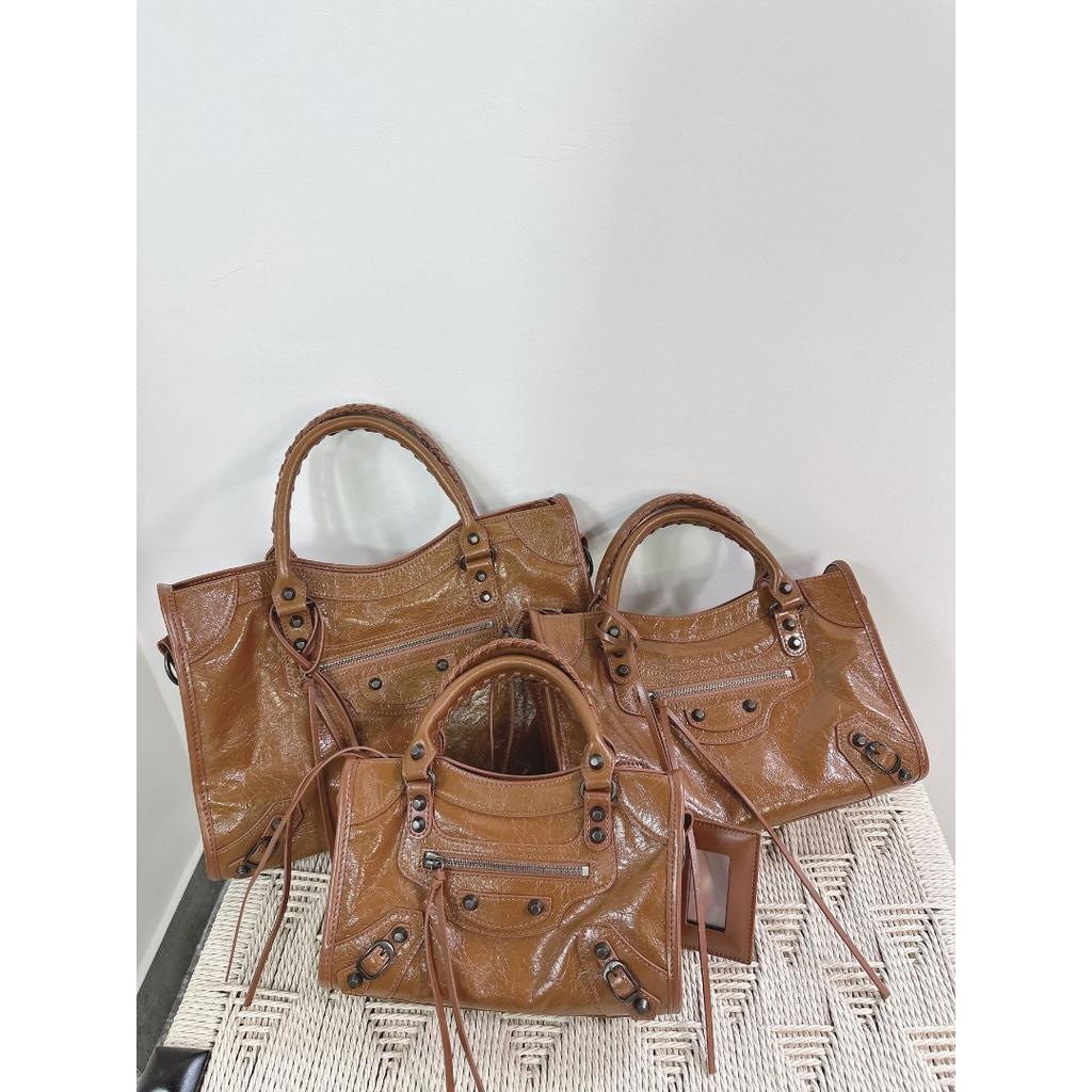 Hot Girl Cool Studded Caggle Motorcycle Bag Twist Tote Bag Oil Wax Cowhide Tote Bag Women's Single Shoulder Underarm Bag