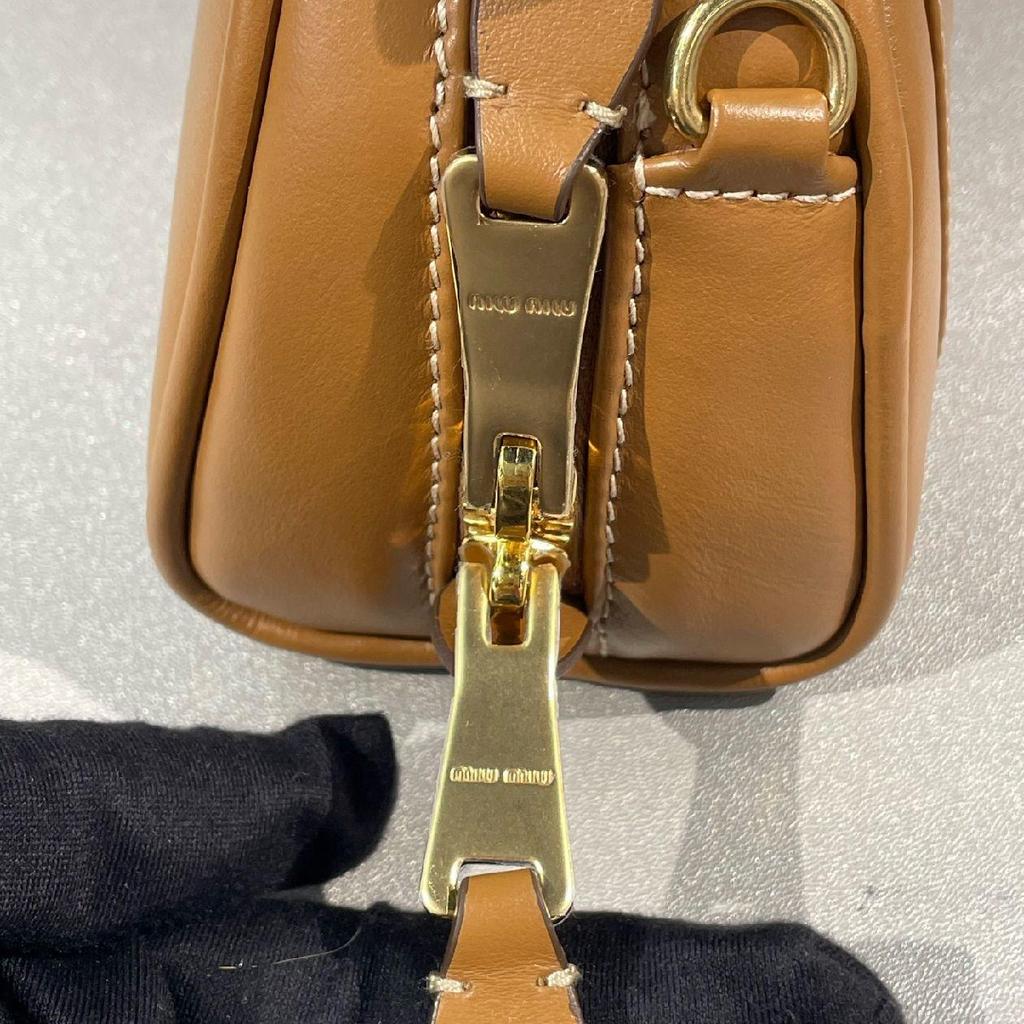 [Pre-Owned] Metal Logo Detachable Adjustable Shoulder Strap Zipper Closure Leather Shoulder Crossbody Tote Bag - Excellent #4RSRAW
