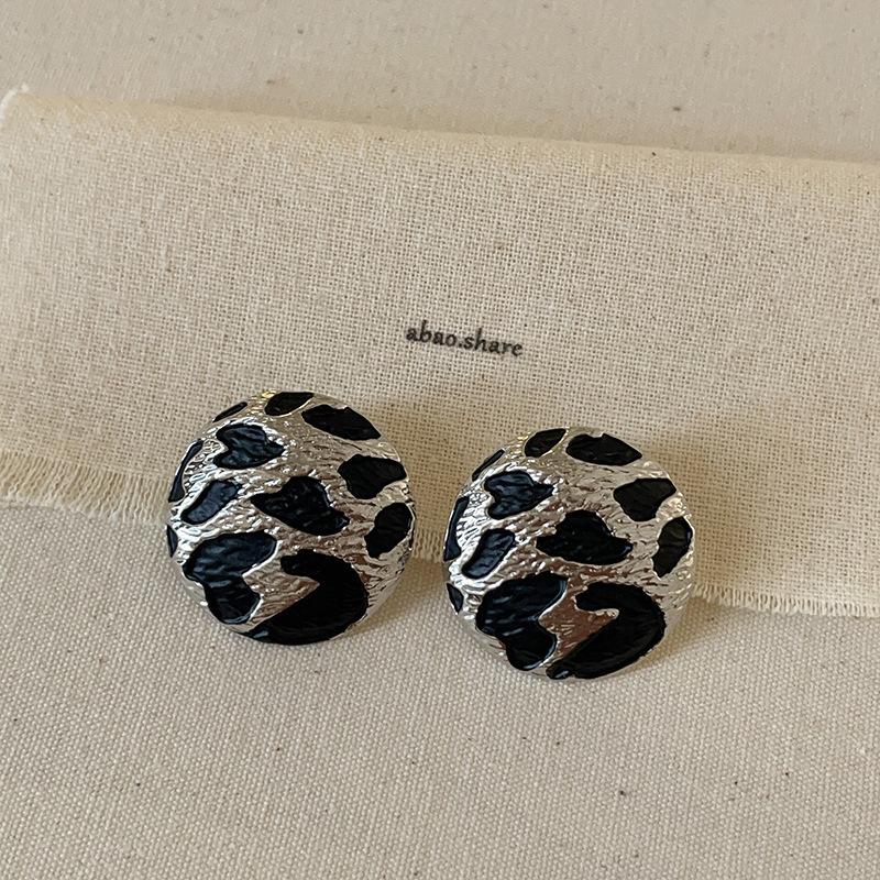 

Уникальный дизайн Sense Круглые серьги-гвоздики с леопардовым принтом Женские легкие роскошные нишевые элегантные модные индивидуальные трендовые универсальные серьги Серьги