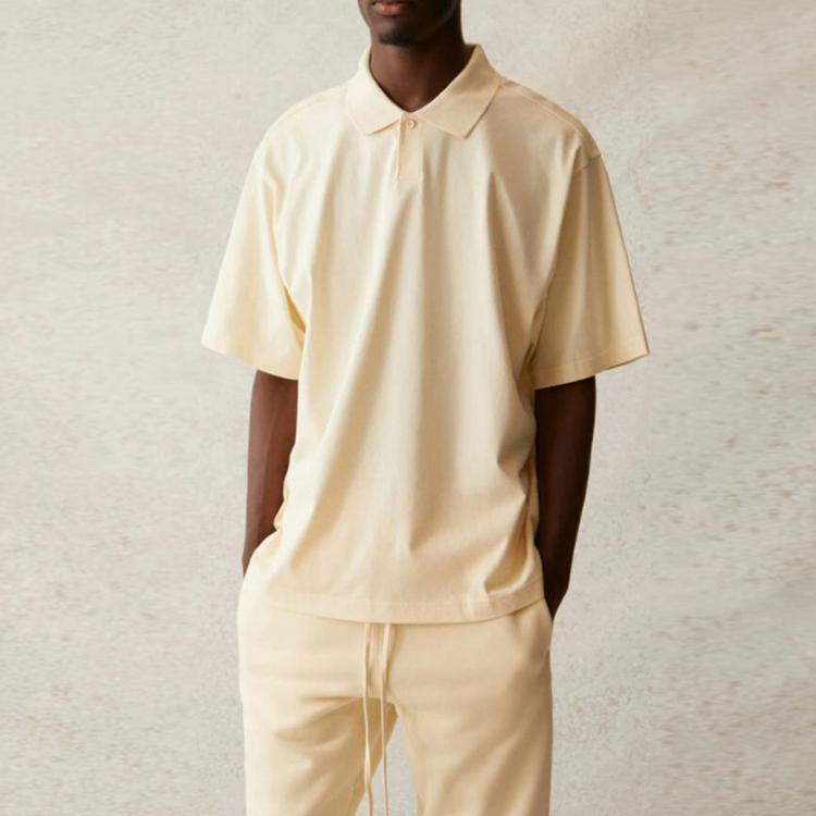Fear of God Essentials SS21 Polo s krátkým rukávem s logem na zádech Unisex Topy Máslově krémová FOG-SS21-552