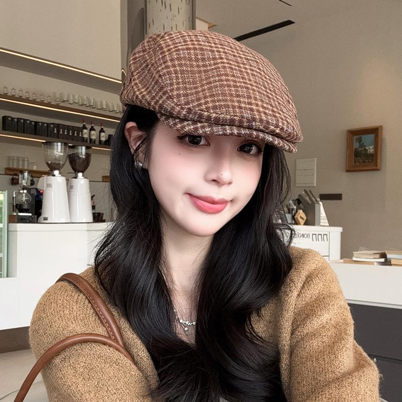 

Versatile Plaid Beret for Women in Early Autumn Versatile Face showing Little Painter Hat Simple Temperament Progressive Hat One Size