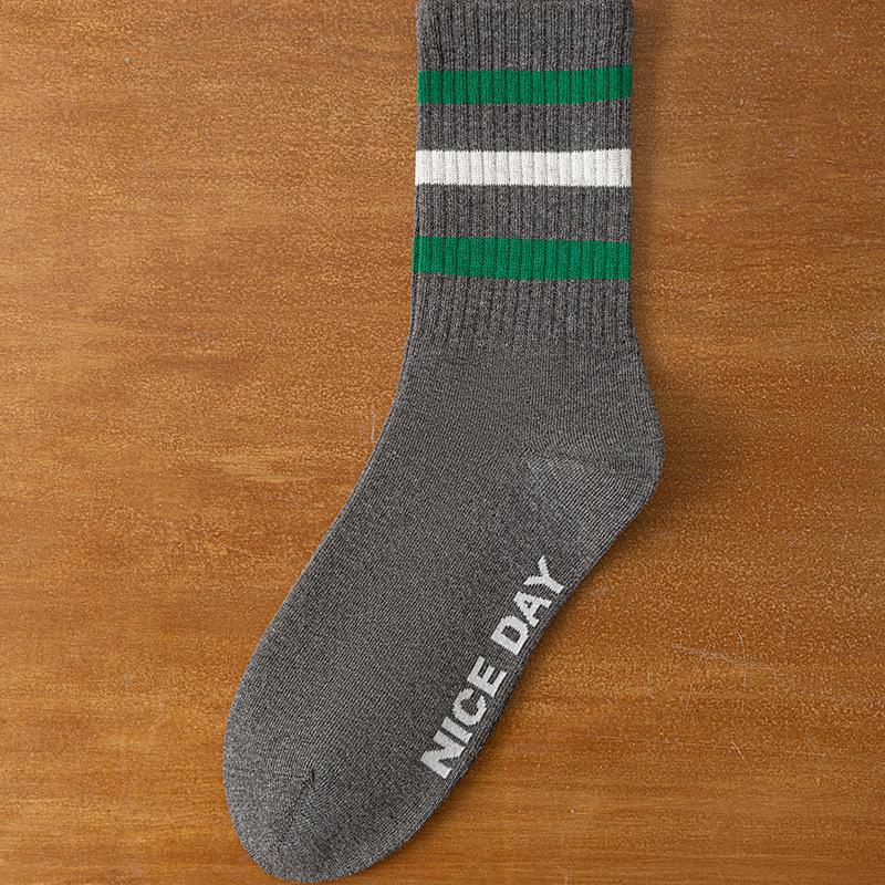 

Men s Autumn New Lettered Striped Boneless Sweat Absorbing and Breathable Sports Long Socks 1 pair серый