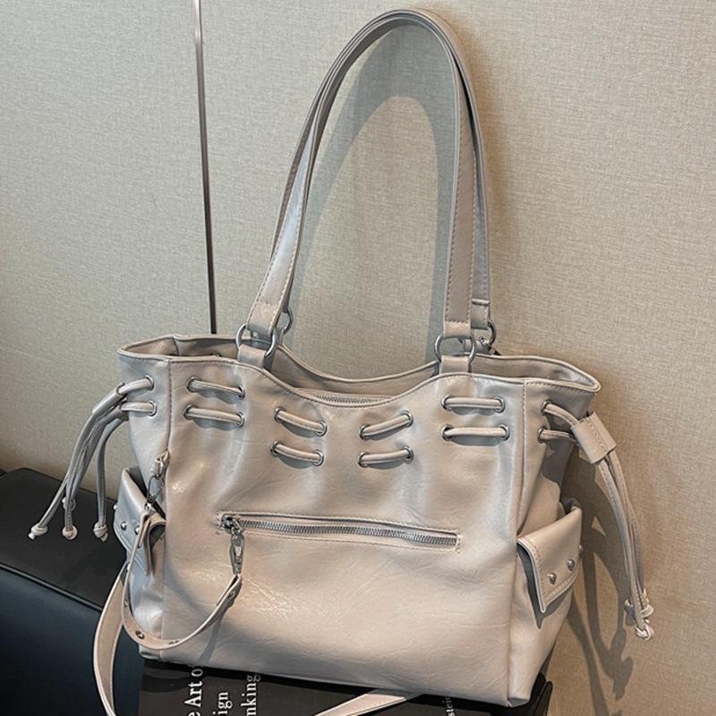 Retro large-capacity underarm bag women's winter new simple tote bag fashionable shoulder commuter bag women