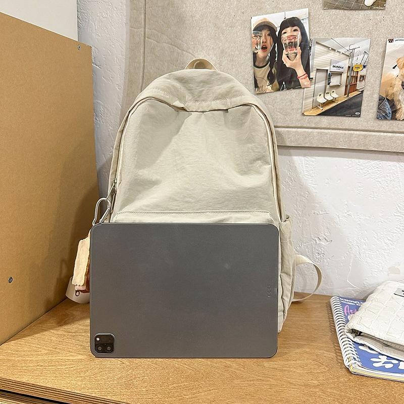 Simple Student Backpack with Large Capacity Multiple Pockets Casual and Lightweight Suitable for Daily and Student Use