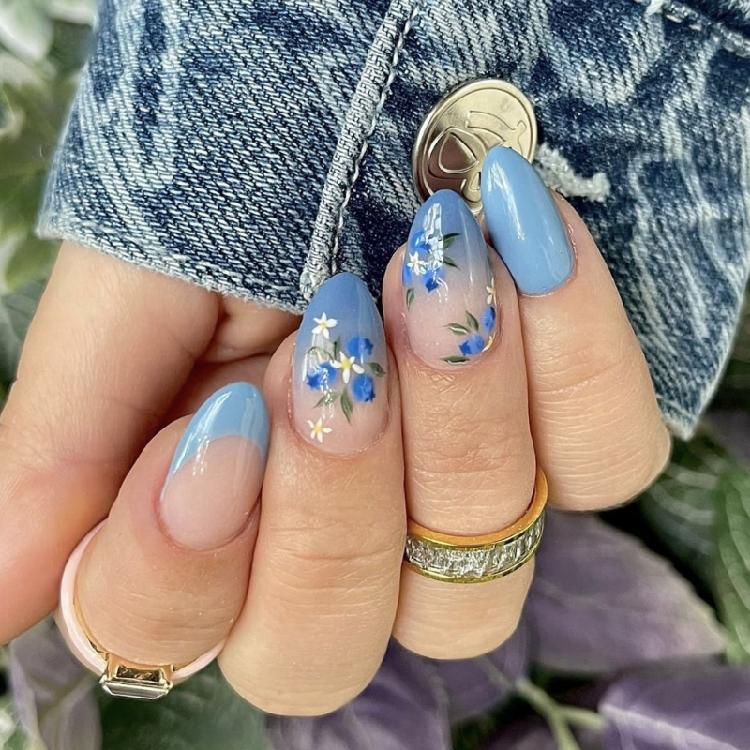 24Pcs French Tip Press on Nail Blue Gradient Acrylic Nail Short Almond False Nail Manicure For Spring And Summer