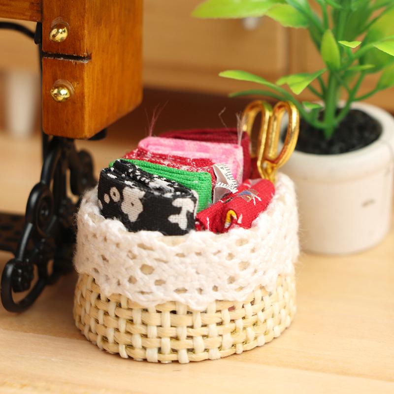 

1/12 Кукольный домик Миниатюрные аксессуары Мини Швейные инструменты Корзина Имитация Ножницы Тканевая линейка Для украшения миниатюрной сцены