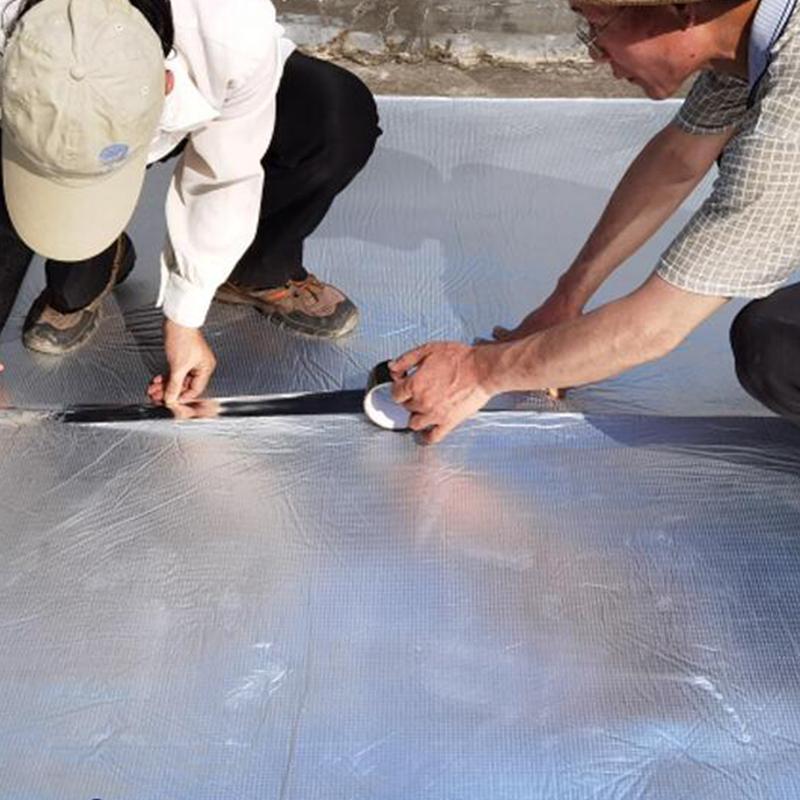 0.5x2m Aluminum Foil Insulation Cotton High Temperature Resistant Insulation Cotton Self-Adhesive Wall Roof Fire/Moisture-Proof