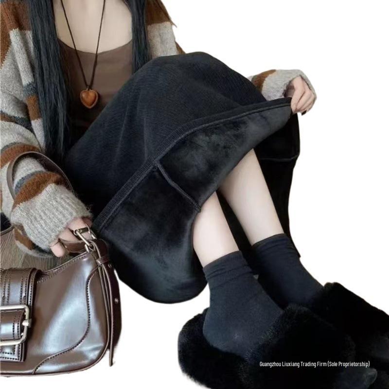 Cord-Samtrock mit hohem Bund - Herbst/Winter Kollektion 2024, Schlankmachend, Mittellang, mit seitlichem Schlitz