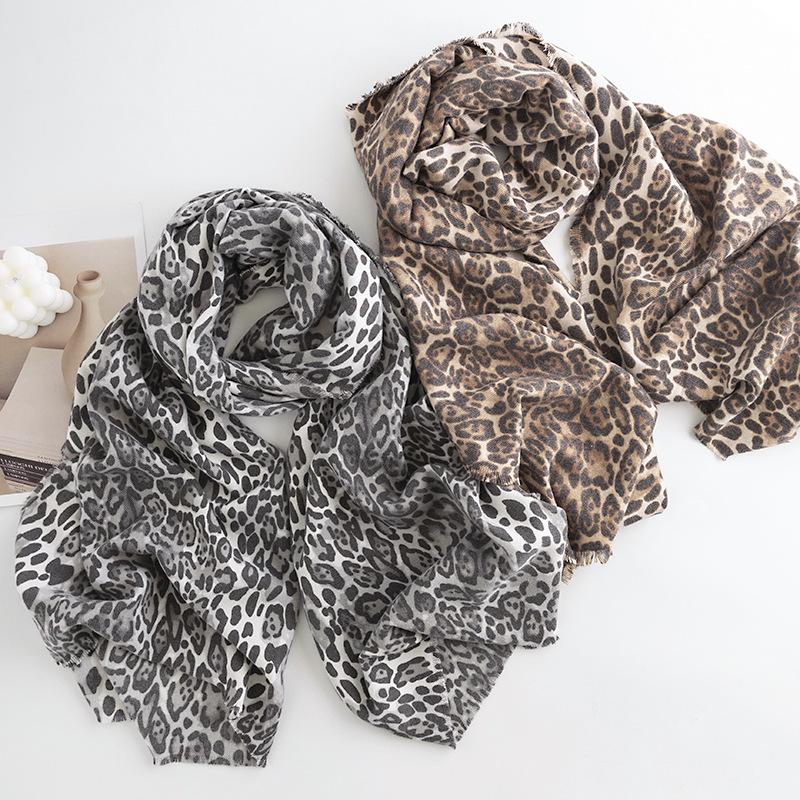 This Autumn and Winter Ethnic Style Leopard Print Imitation Cashmere Textured Scarf Is A Warm Shawl for Women and A Fashionable Scarf