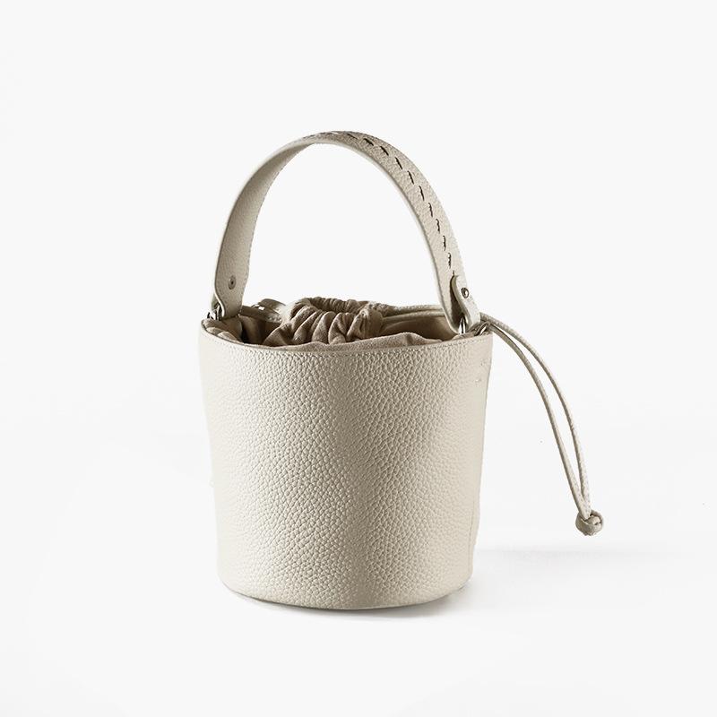 Neue Bucket Bag aus Rindsleder mit Top-Layer-Struktur im minimalistischen Stil und mit strukturierter Handtasche, vielseitig einsetzbar für den Weg zur Arbeit, Umhängetasche mit einer Schulter
