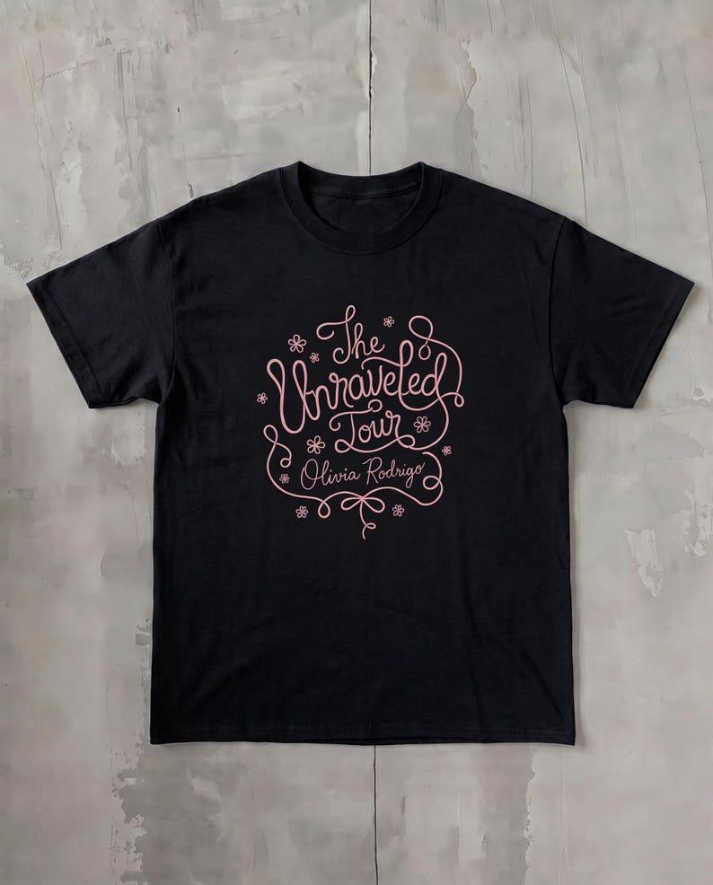 T-shirt Merch Tour di Olivia Rodrigo Tour Concerto Donna Uomo Oversize Manica Corta Grafica Pop Music Comoda Traspirante Abbigliamento Femminile Maschile