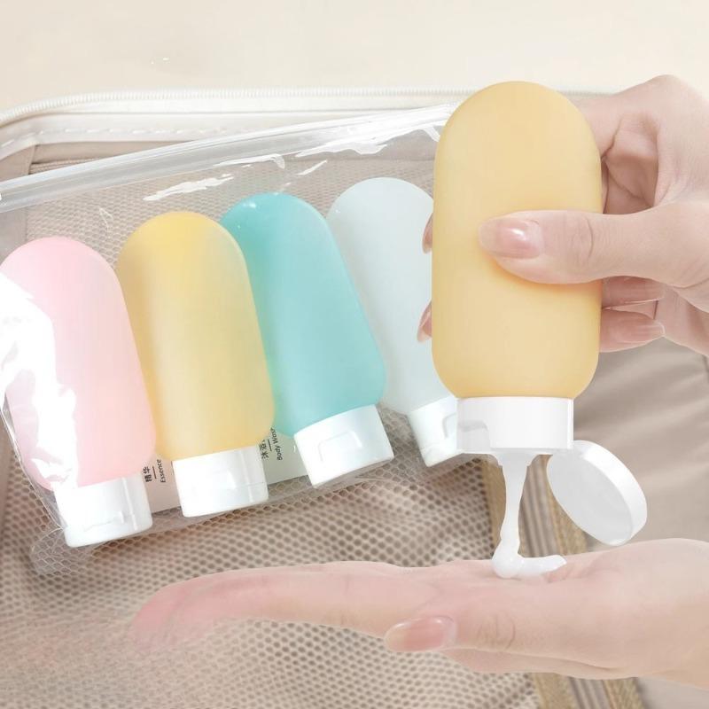 Reiseflaschen mit Shampoo, Duschgel, Reiseartikeln, Hautpflegeprodukten, Kosmetika, tragbaren Proben, leeren Flaschen