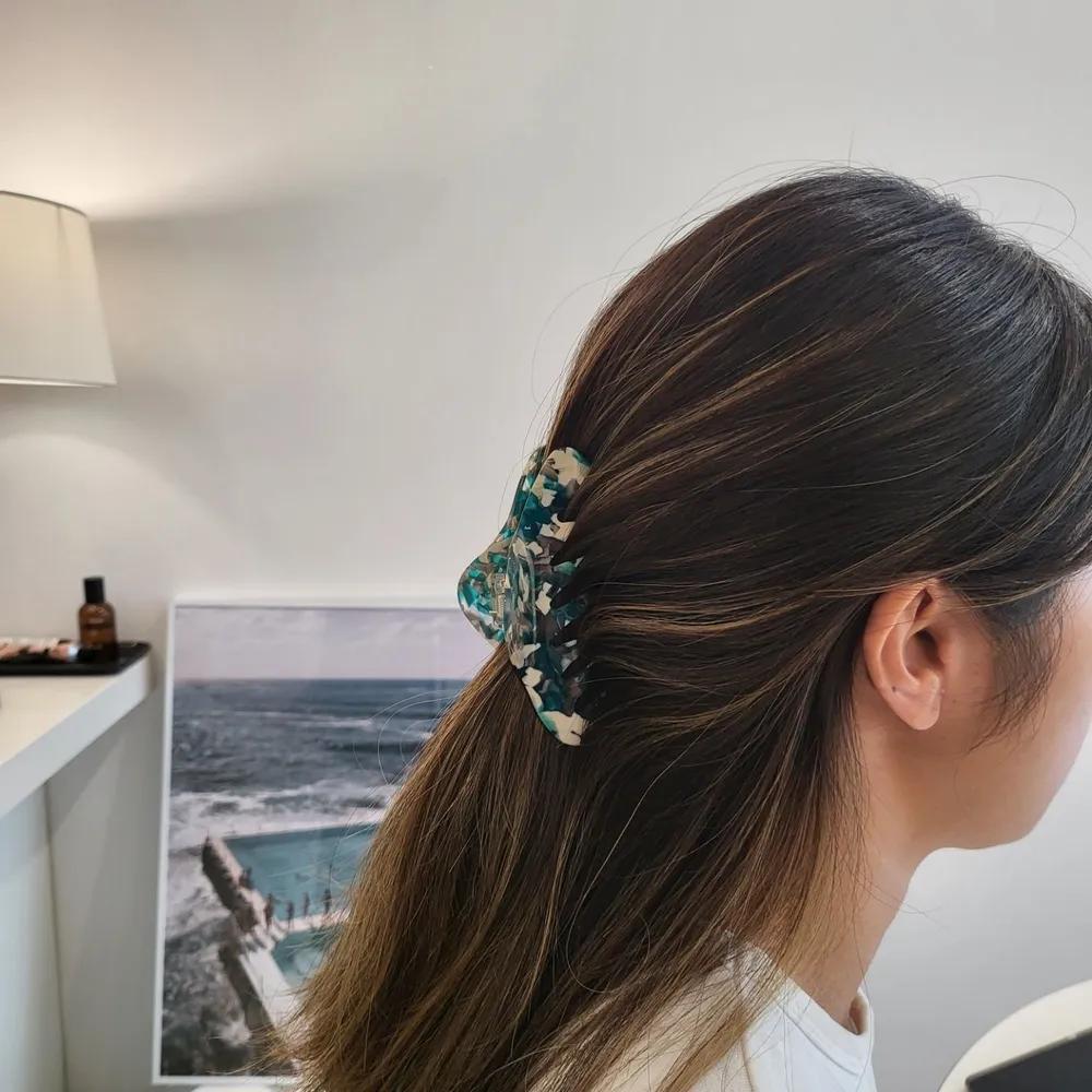 Celluloid mother-of-pearl leopard hair clip