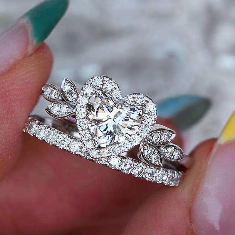 2026 Inlaid Oval Pigeon Egg Cube Zirconia Ring, Fashionable and Personalized Platinum Engagement High-quality Jewelry