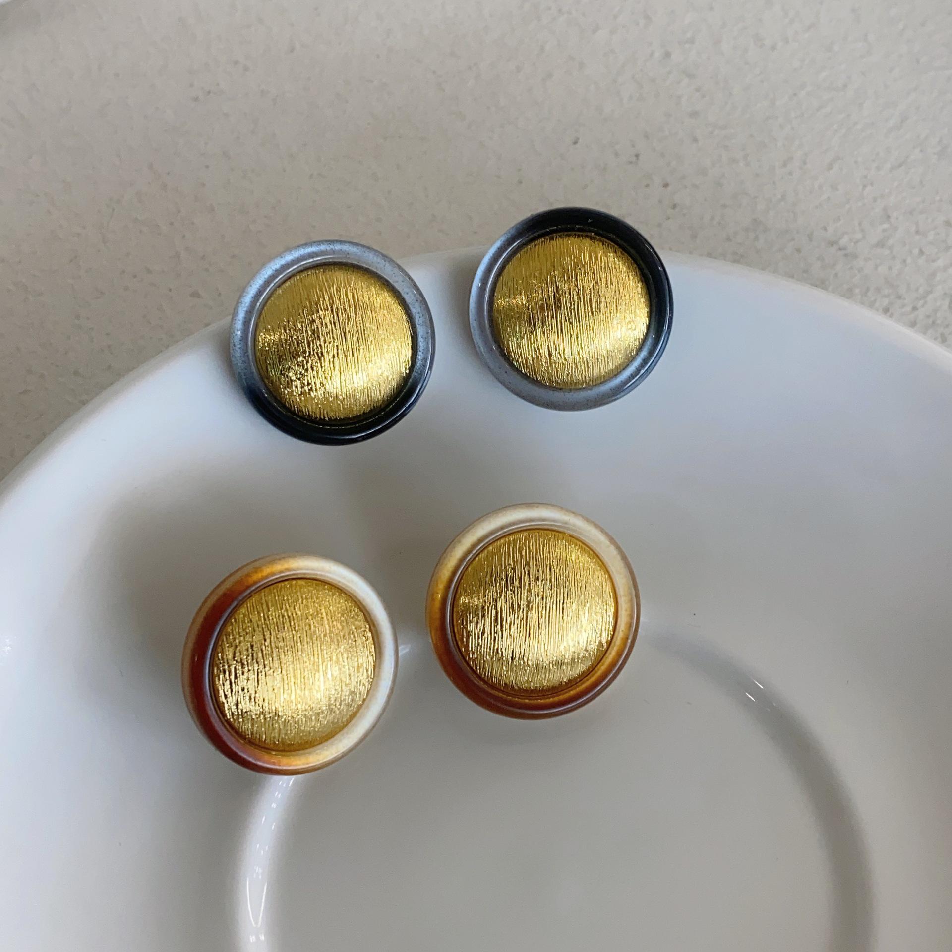 

Vintage Gold Brushed Acetate Round Metal Stud Earrings