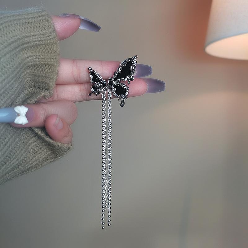 Punk White Liquid Metal Butterfly Pearl Long Tassel Ear Cuff Female Fashion Trendy Design No Piercing Clip On Earring Jewelry