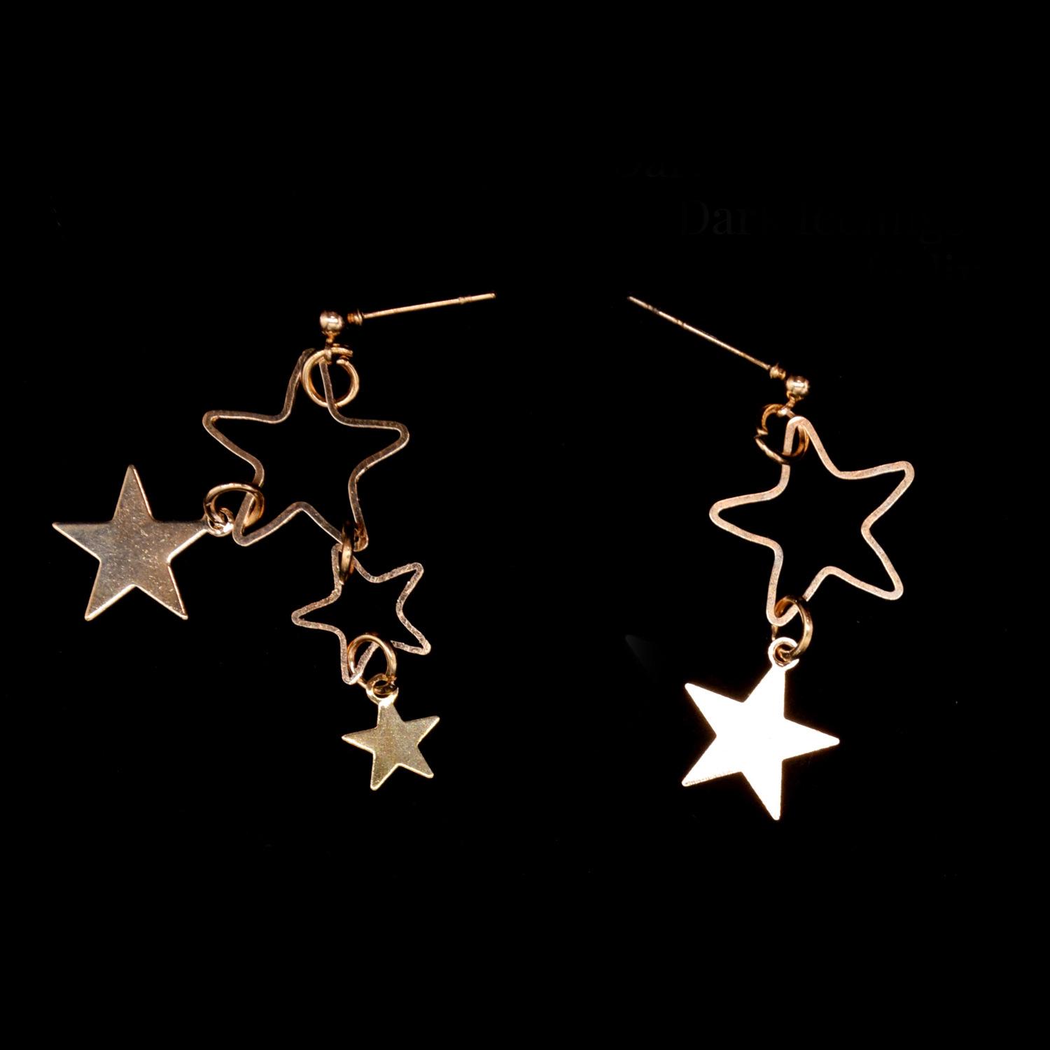 

Маленькі сережки-гвоздики зі зірками. Асиметричні сережки. Довгі затискачі для вух