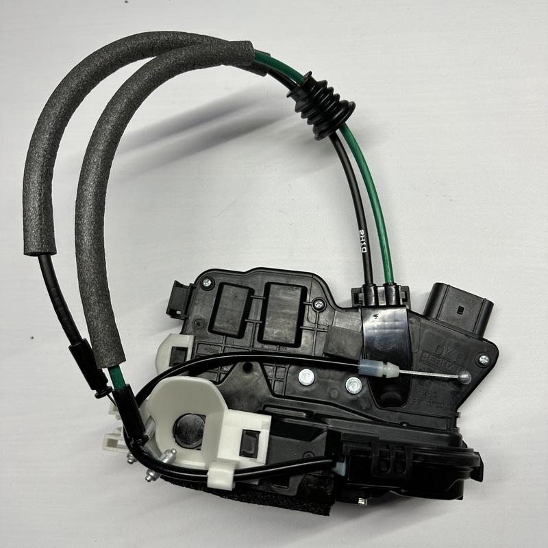 Front Right RH Door Lock Actuator For Kia Sorento 2011 2012 2013 2014 813202P010 81320 2P010