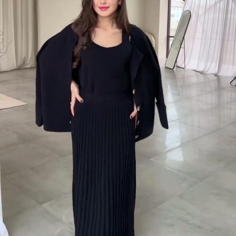 2025 Autumn/Winter Casual Solid Color Round Neck Loose Sweater & Skirt Set