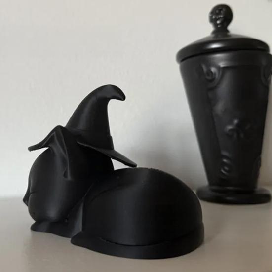 Black Cat Figurine Halloween Decoration Sleeping Witch Cat Sculpture Tabletop Ornament for Indoor Outdoor Garden Porch Desk Decor