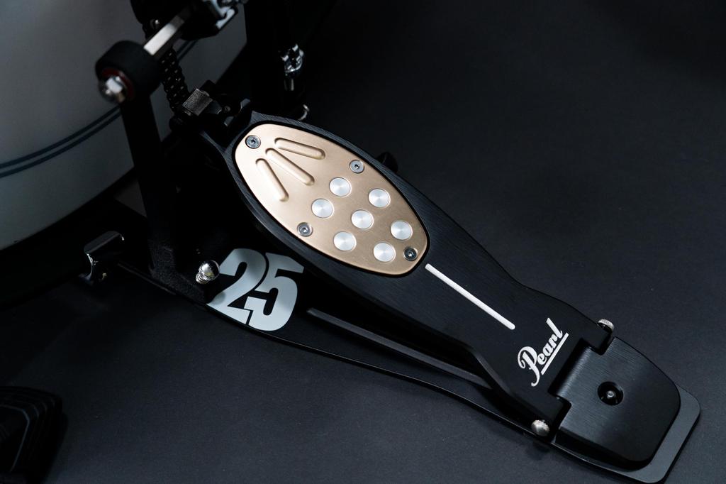 Pearl Eliminator 25th Anniversary Chain Drive Single Drum Pedal P-2050C/B