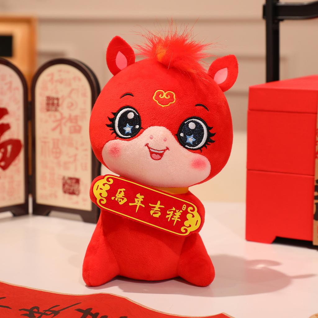 Søt Maskot for Hestens År som holder kort ponnidukke dyrekretshest plysjleketøy hest suksessdukke nyttårsgave