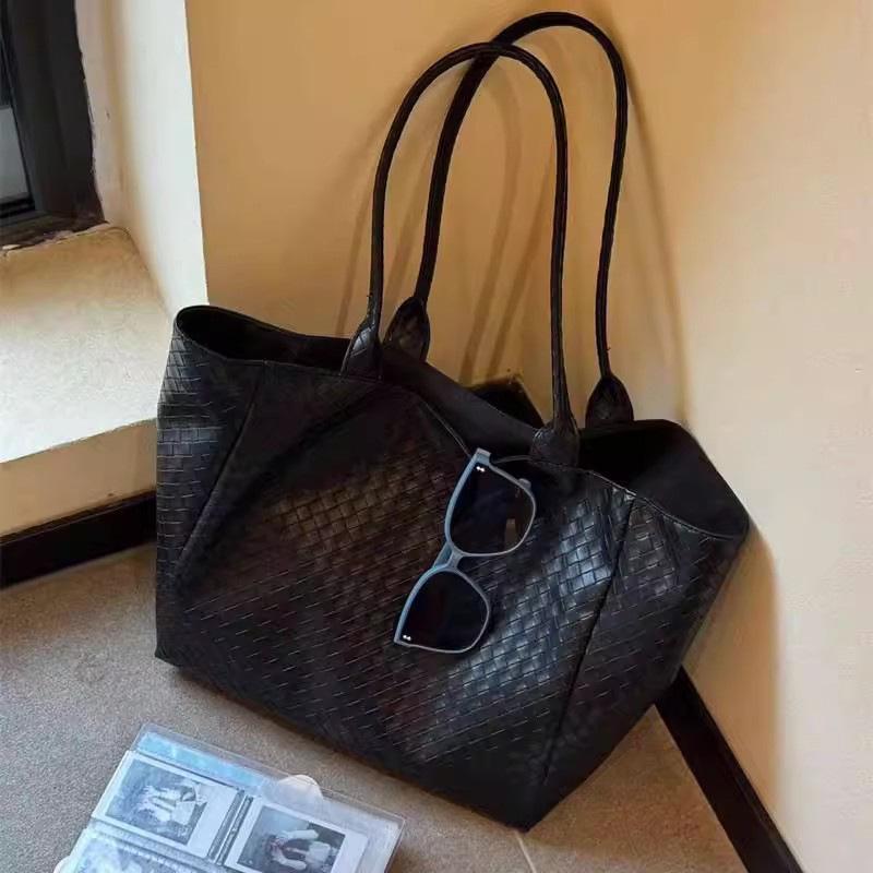 

Женская сумка-тоут для ноутбука в корейском стиле аргайл, 2025: Большая вместимость, на одно плечо, идеально для студентов и поездок на работу чёрный