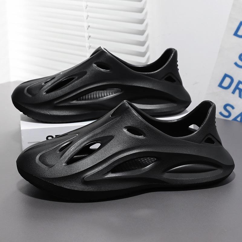 

New hole shoes men s wear breathable trend stepping on shit feeling casual sports non-slip coconut bag head hole shoes men 30/31