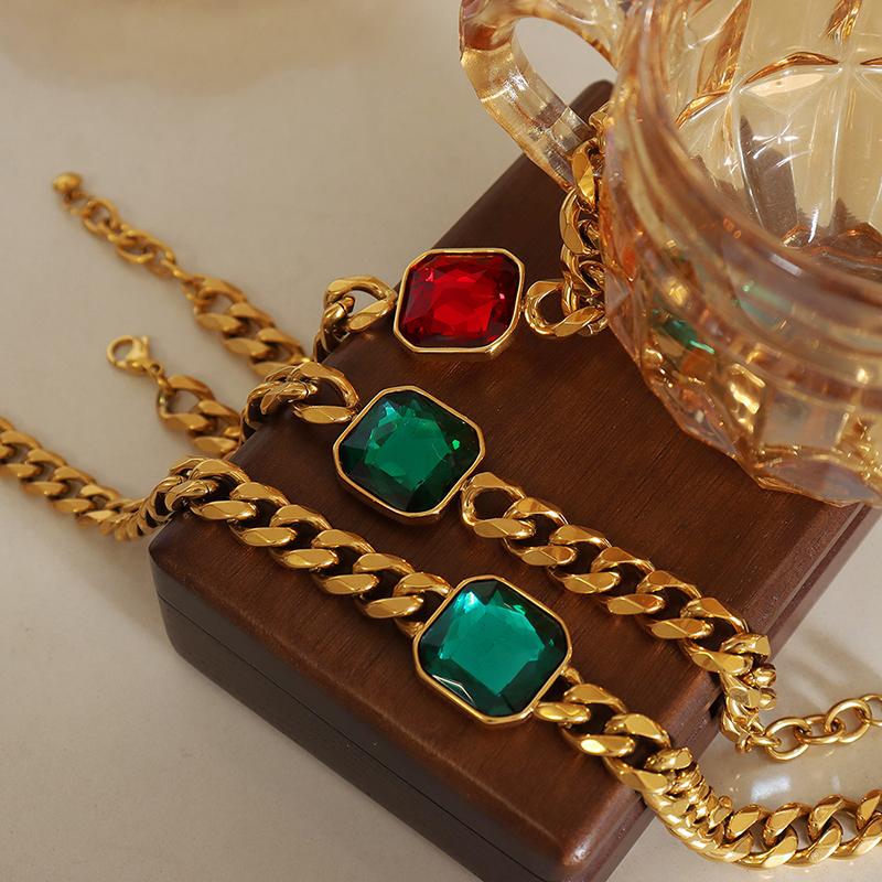 China Custom Made Trending Luxury Fashion Crystal Stainless Steel Plated Gold Necklaces Bracelet Jewelry Set