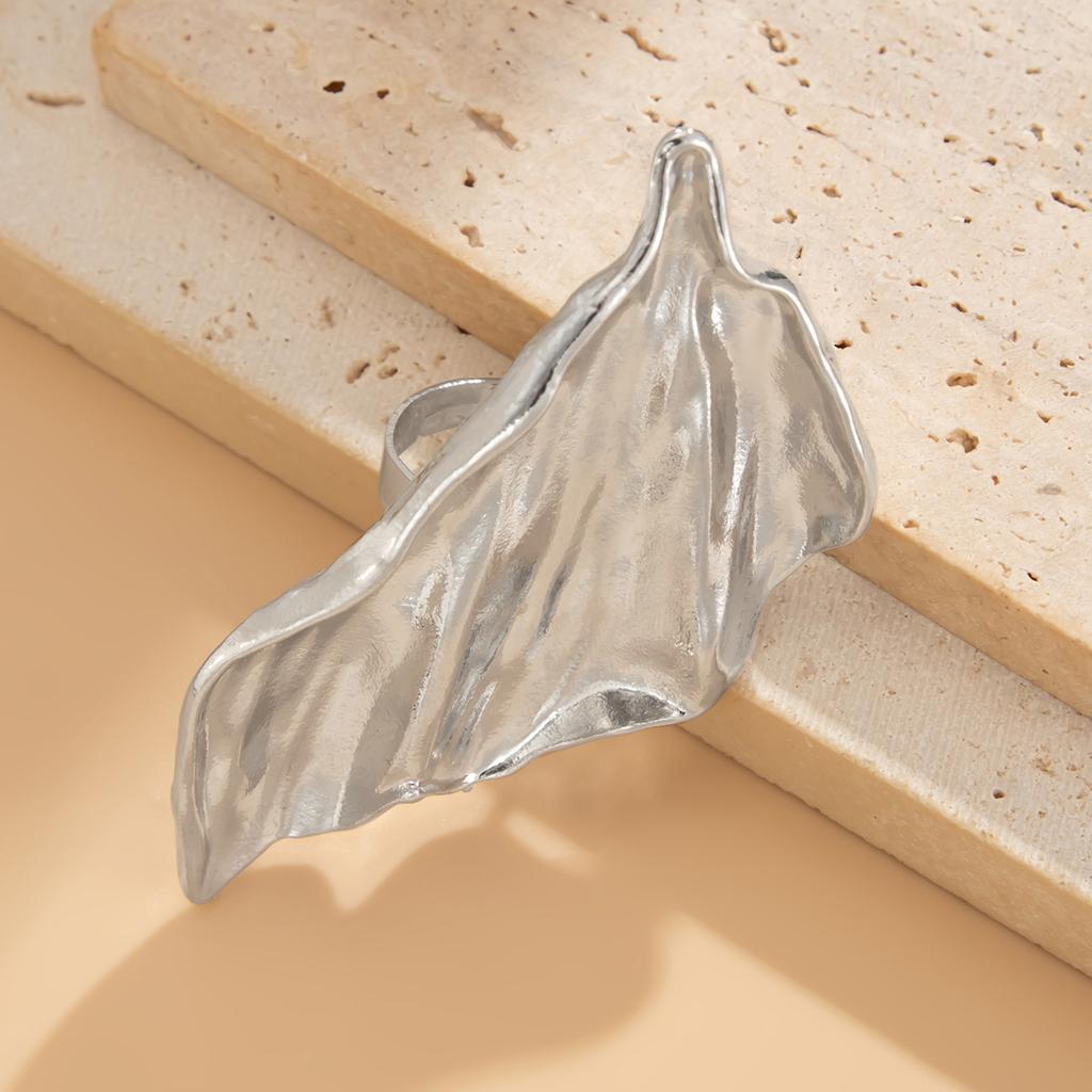 Irregularly Wound Imitation Pearl Opening Ring, Niche Butterfly Leaf Alloy Wind Ring Female