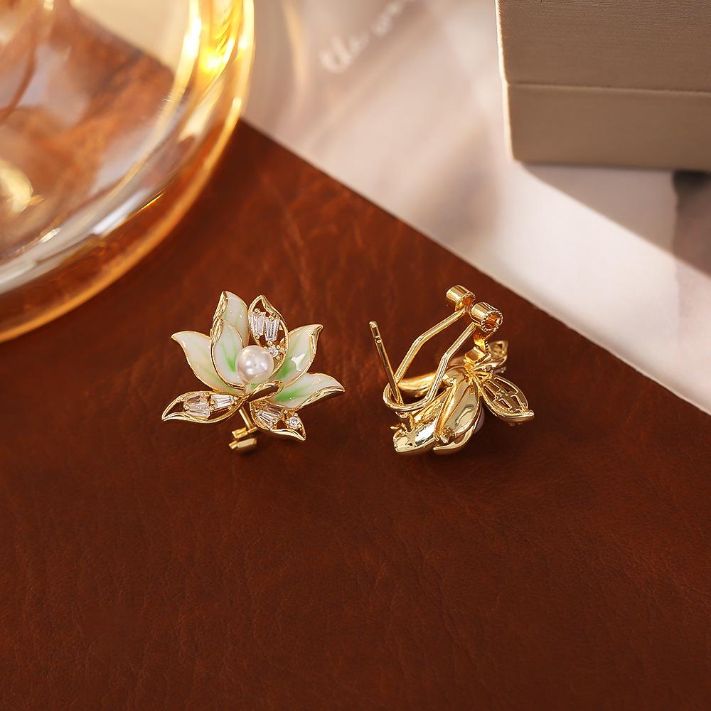 Classical Pearl Lotus Flower Stud Earrings for Women Elegant Temperament Zircon Petal Earrings Wedding Party Jewelry Gifts