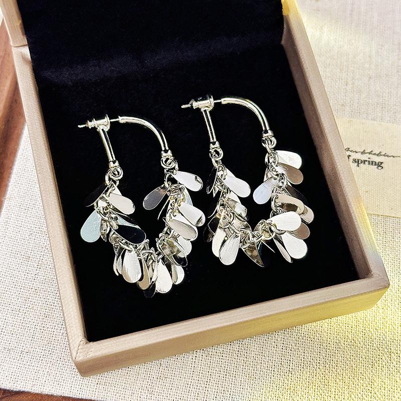 New Metal Tassel Earrings Simple Sequins Exquisite High-End Earrings Fashionable Geometric Sparkling Women Earrings Jewelry
