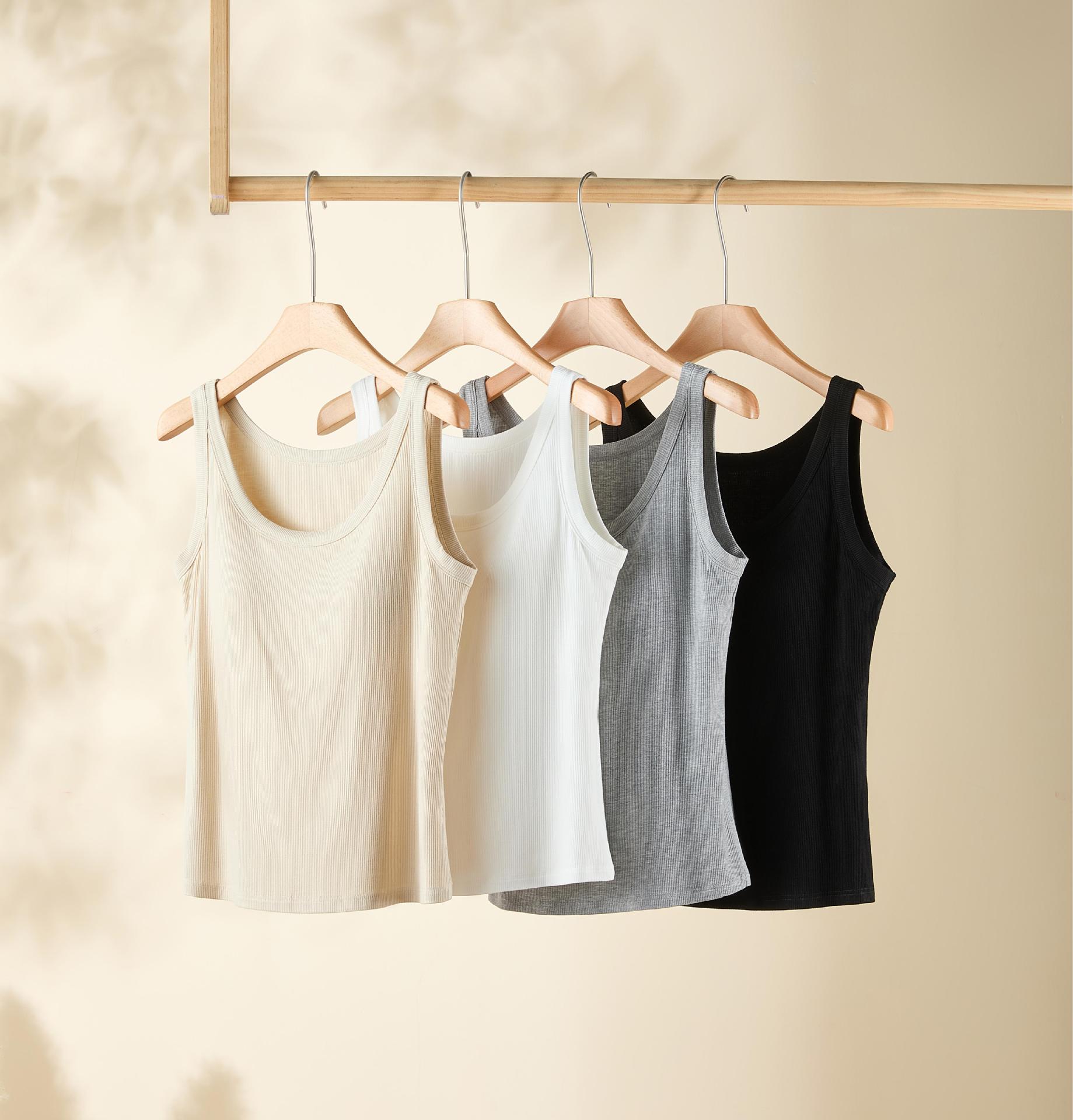 

Женский топ-майка на тонких бретелях большого размера с чашечками - Летний вязаный топ One Size