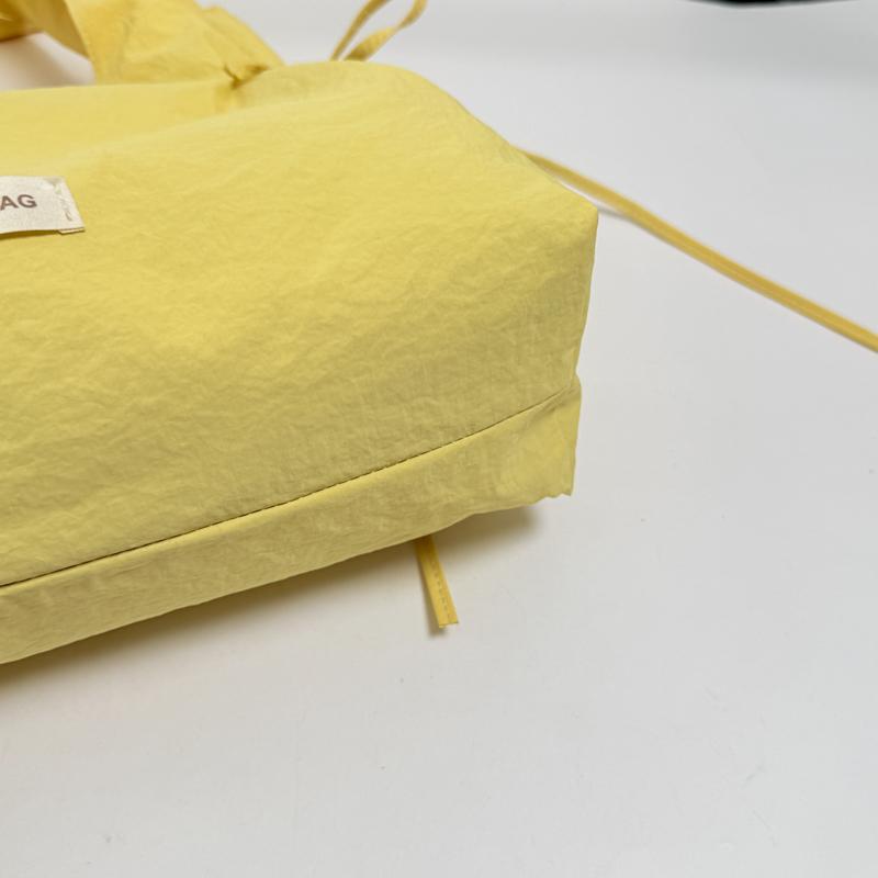 Minimalist Nylon Hobo Bag for Women Casual Everyday Use Large Capacity Shoulder Tote Bag Soft Fabric Fashion Design