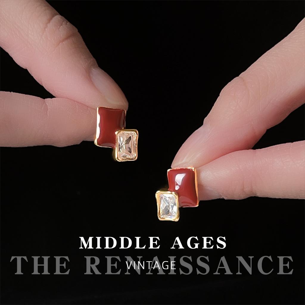 

Geometric zircon burgundy earrings Hong Kong style retro stud earrings French earrings