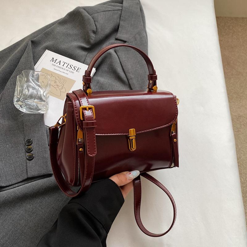 Retro Portable Small Square Bag Women's 2025 New Trendy Autumn and Winter Fashion Korean Niche Design Shoulder Messenger Bag