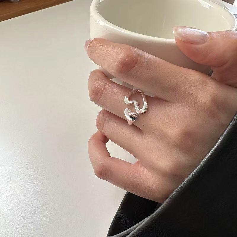2025 Women's Adjustable Hollow Heart Ring: Stylish & Personalized Design