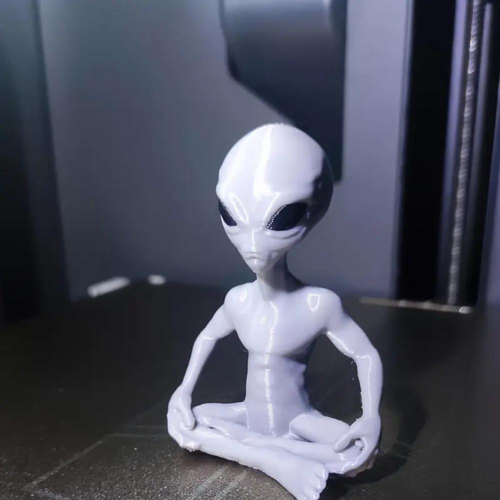 Meditierende Alien-Statue, 3D-gedrucktes Alien-Yoga-Meditations-Ornament, Halloween-Dekoration Zimmer Weltraum Spaß Stressabbau Dekoration