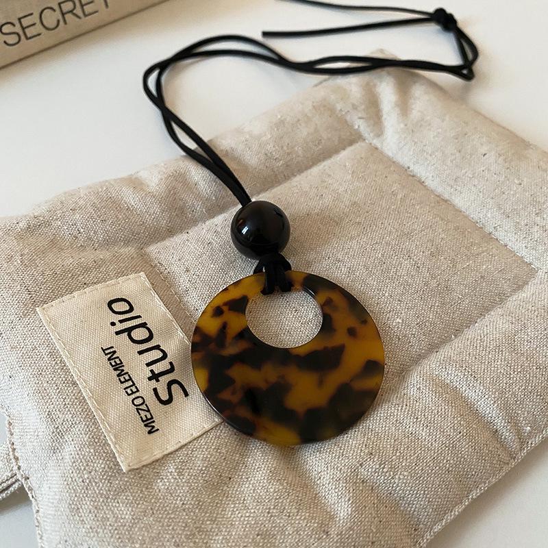 Elegant Geometric Resin Ring Necklace: Chic Long Chain for Women