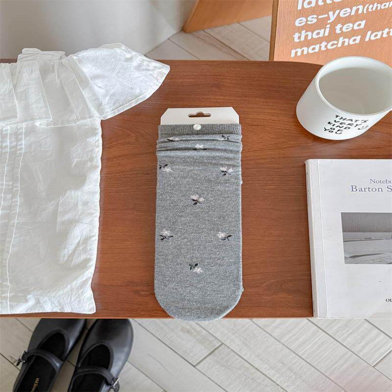 

26 Spring/Summer Korean Grey Pearl Flower Mid-Calf Cotton Socks - Breathable & Boneless with Ruffles. One Size